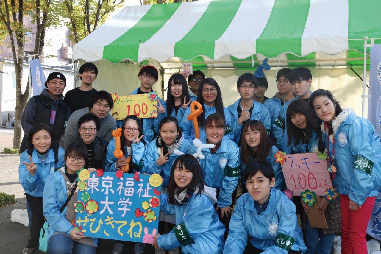 学園祭である千輝祭は、模擬店や学生ライブで大にぎわいです。
