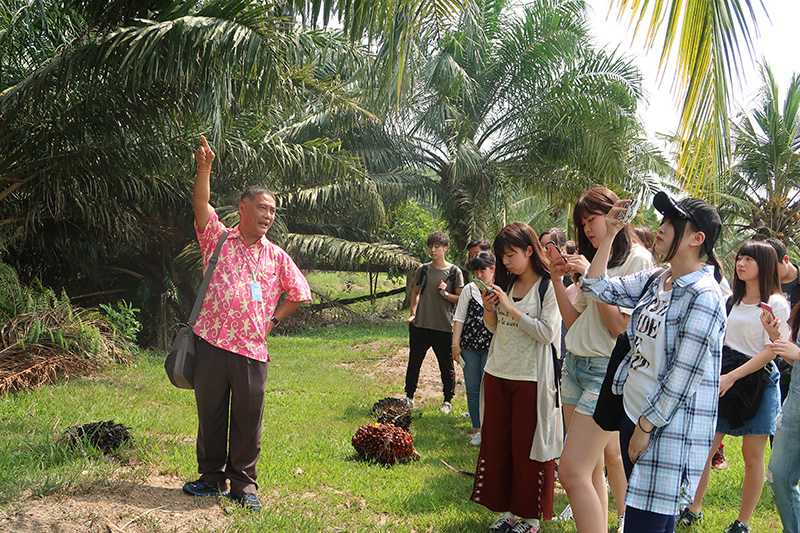 国際教養学部 フレッシュマンキャンプ マレーシア、郊外の村訪問