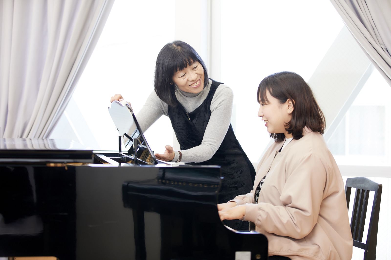 個人レッスンなどピアノ初心者でも安心して学べる施設と充実した授業