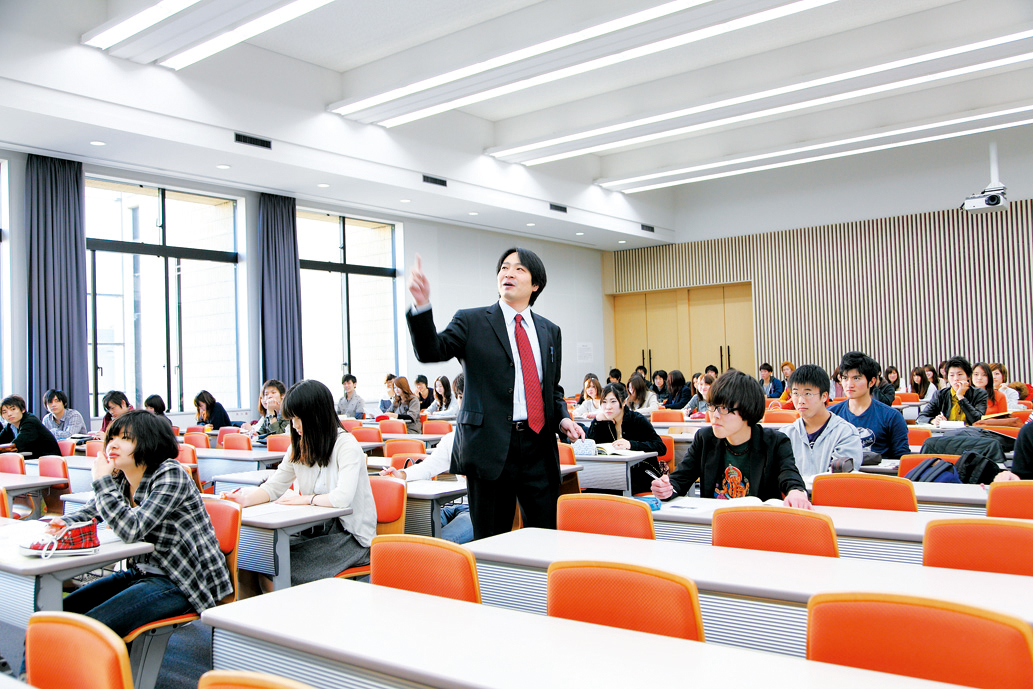 経済学科　高島修一准教授　日本経済史に関する学術論文の検討