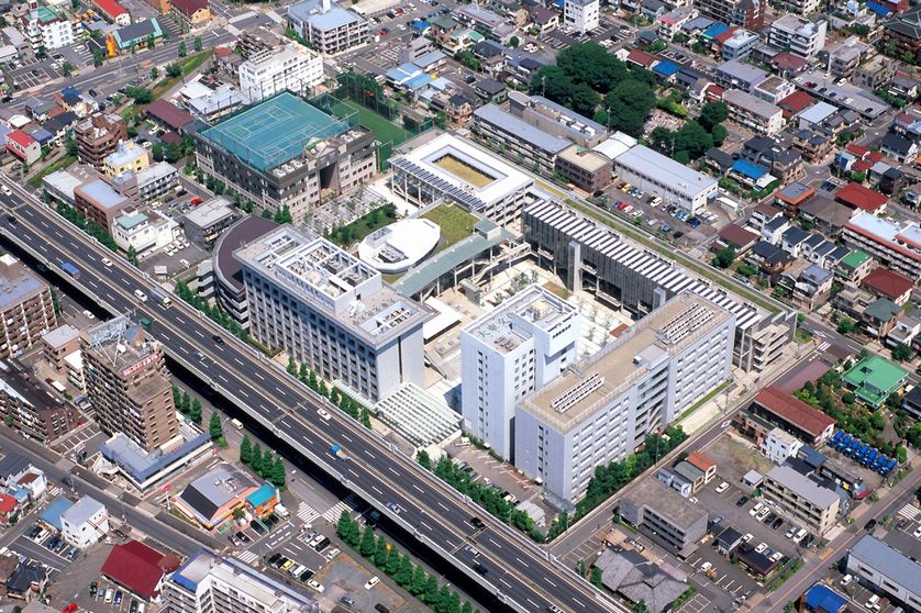 板橋キャンパス空撮：都営地下鉄三田線「西台」駅より徒歩10分です。