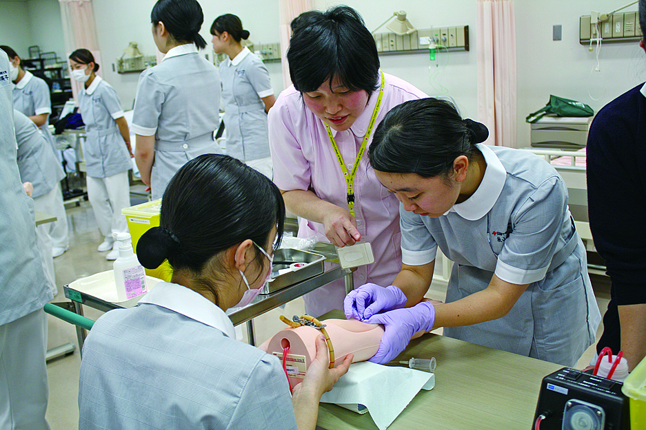 日本赤十字広島看護大学 看護学部 学費 経済的支援 大学ポートレート