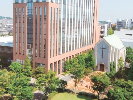 横浜・金沢八景キャンパスが誇る、10階建てのインテリジェントビル