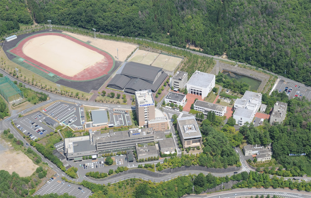 京都丹波の地で自然に抱かれた１８万�のキャンパス