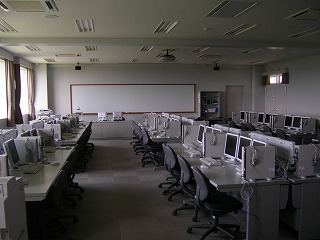 情報処理教育センター（コンピュータ教室CAD室）