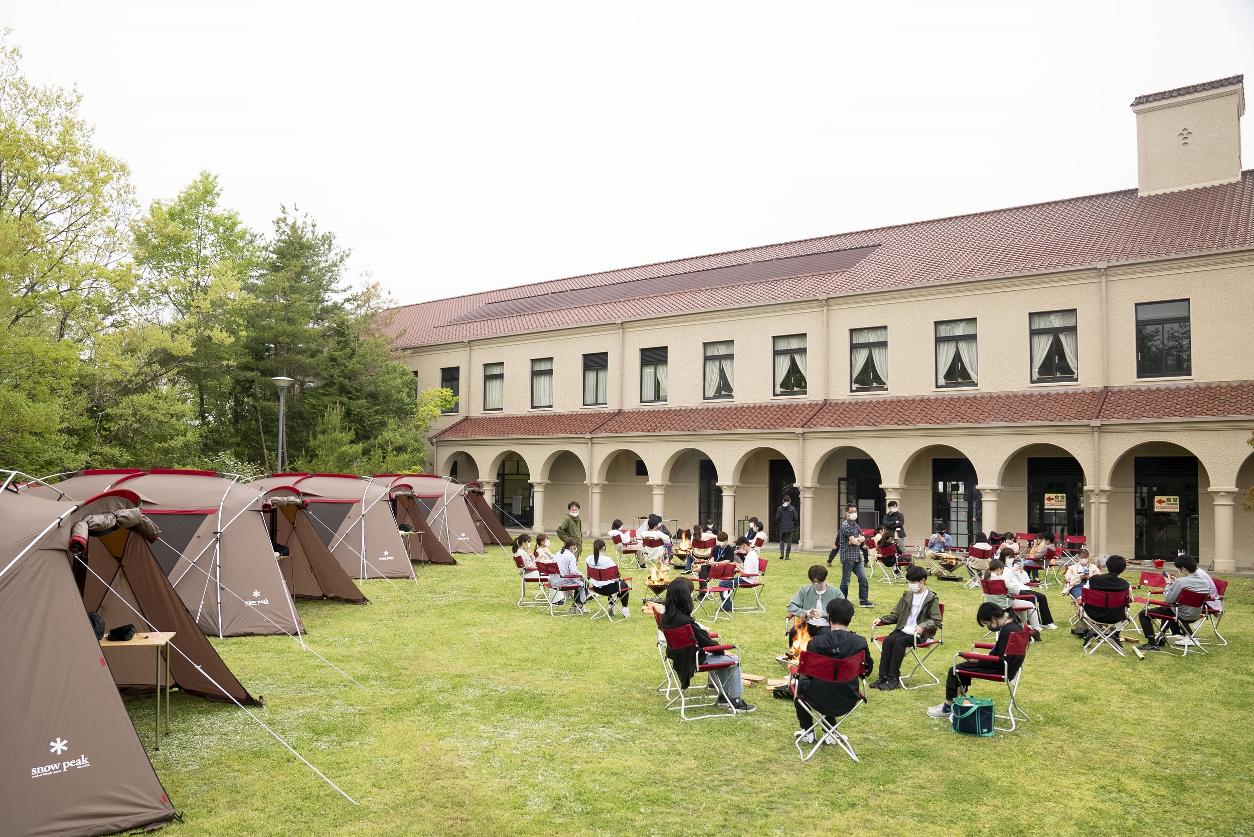 大学内にテントを設置しキャンプ体験を採り入れる「Camping Campus」