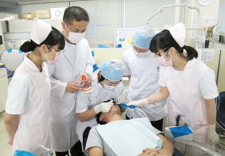 福岡医療短期大学　歯科衛生学科　実習の様子