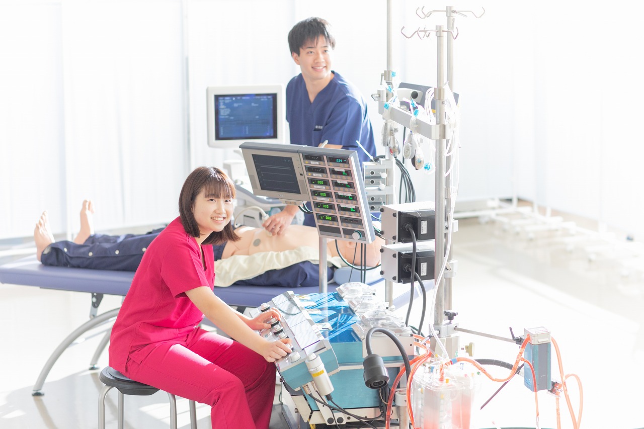 【臨床技術学科】日本初！学生全員で臨床工学技士と臨床検査技師の同時取得を目指す